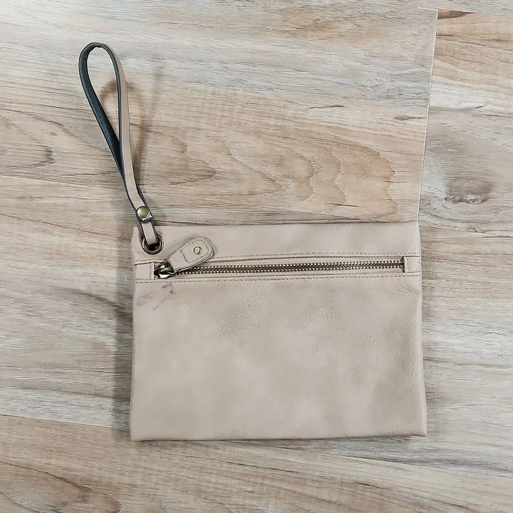 🐞Under One Sky Tan Faux Leather Wristlet Clutch